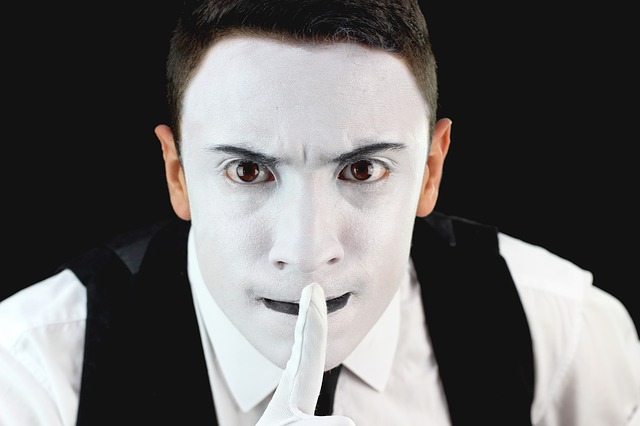zamračený mim